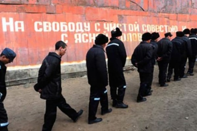 В честь 70-летия Победы из российских колоний массово выпускают зэков