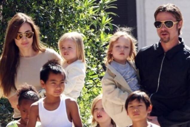 Дочь Брэда Питта устроила 'покушение' на спящего отца