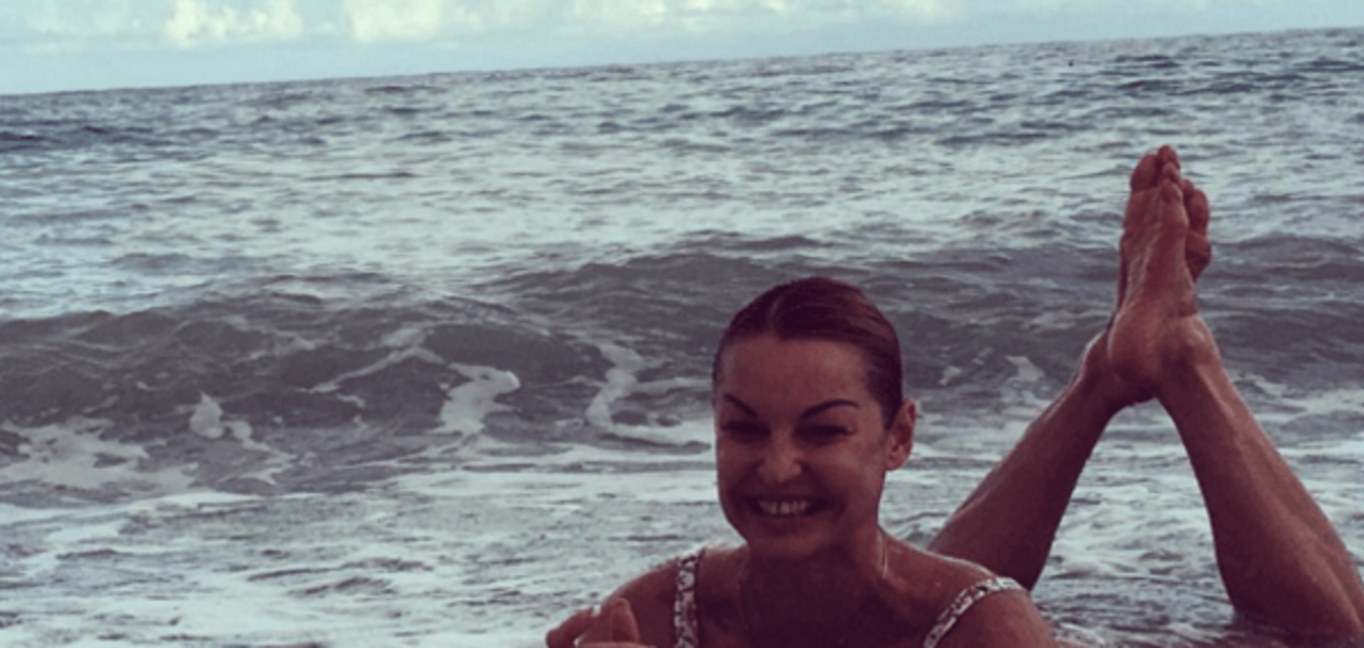 Турецкие каникулы: Волочкова выложила в Instagram фото со своим 'морским' шпагатом