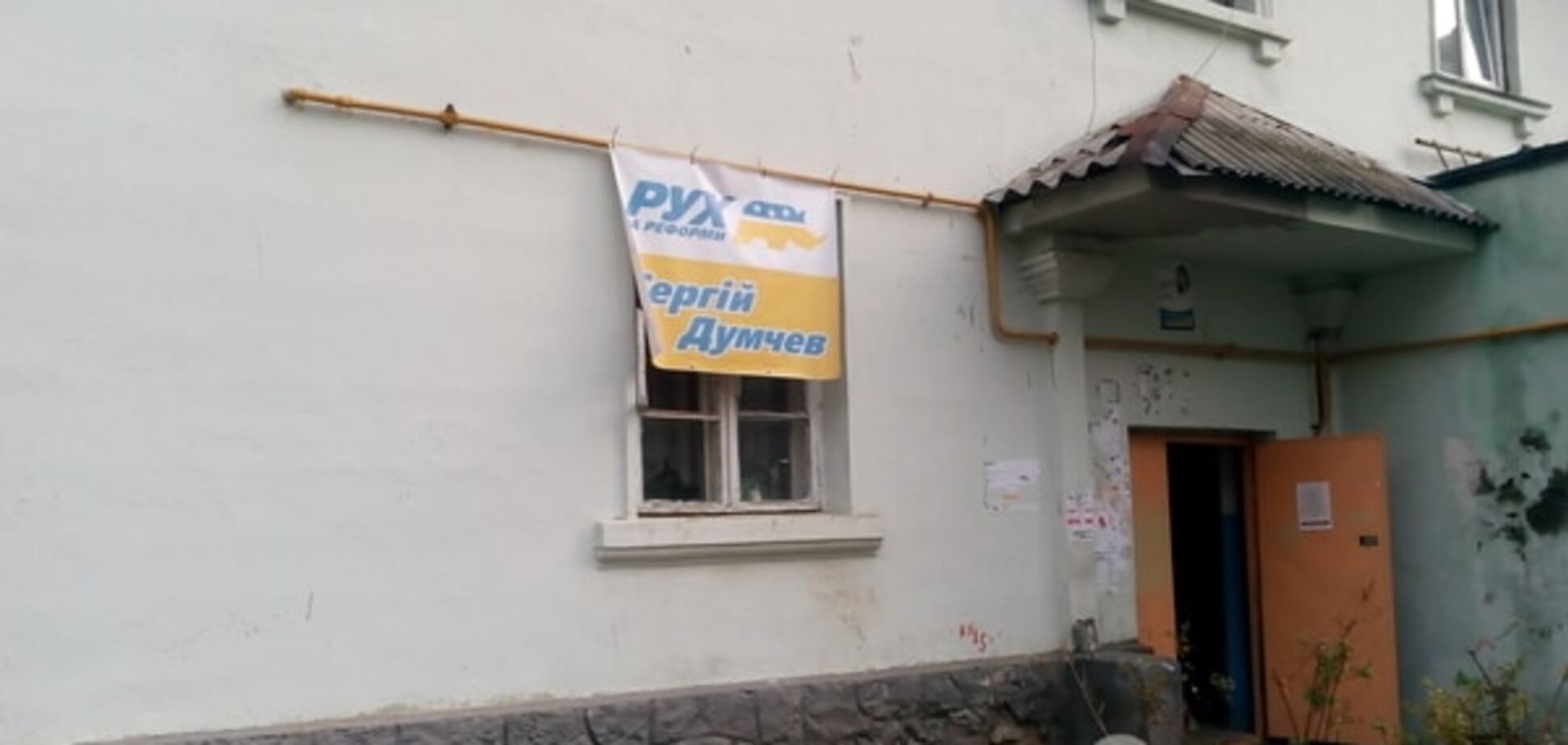 В Киеве агитируют во время голосования: опубликованы фото