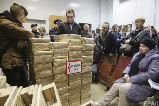 Выборы в Мариуполе: милиция самоустранилась от охраны бюллетеней в типографии