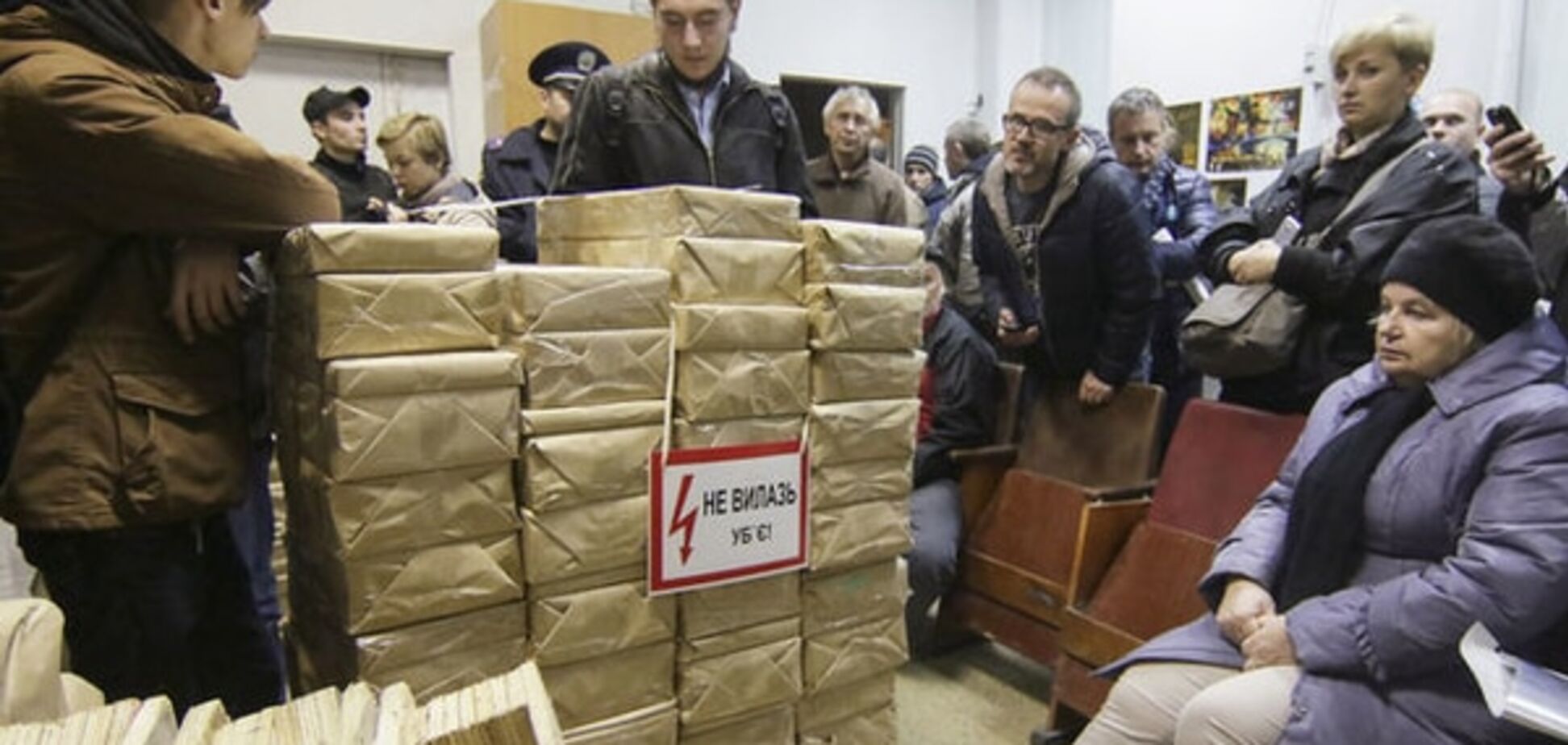 Выборы в Мариуполе: милиция самоустранилась от охраны бюллетеней в типографии
