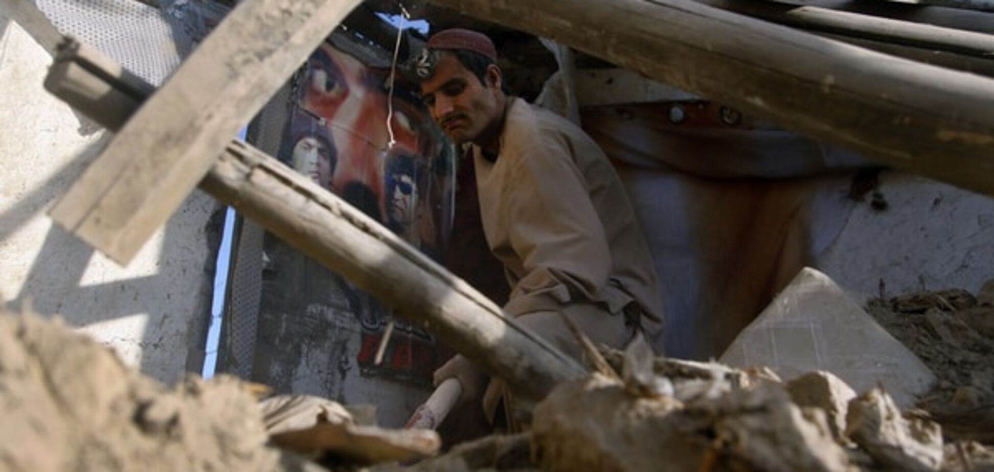 Землетрясение на Среднем Востоке унесло жизни 243 человек, добавлено видео