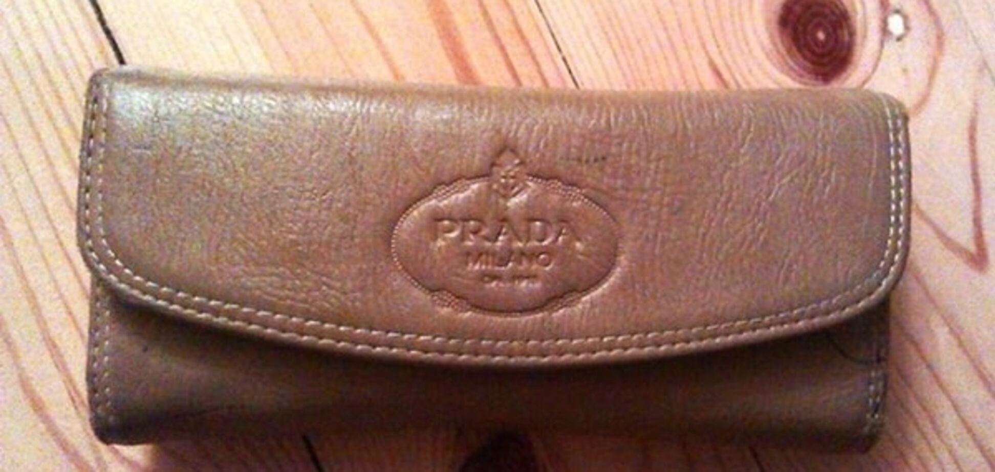 В киевском метро нашли выброшенный карманниками кошелек