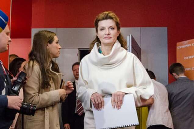 Марина Порошенко пришла на открытие 'Молодости' в модном осеннем образе