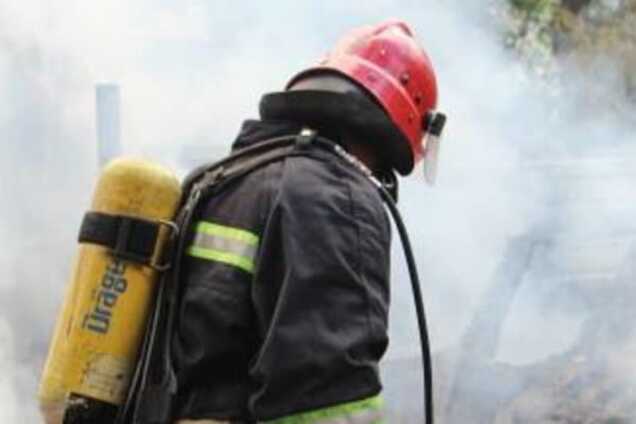 В Киеве загорелся джип с водителем