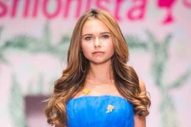 15-летняя красавица-дочь Маликова вышла на подиум в смелом платье