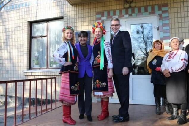 Повернення на історичну батьківщину: міністр торгівлі США відвідала рідне село на Київщині