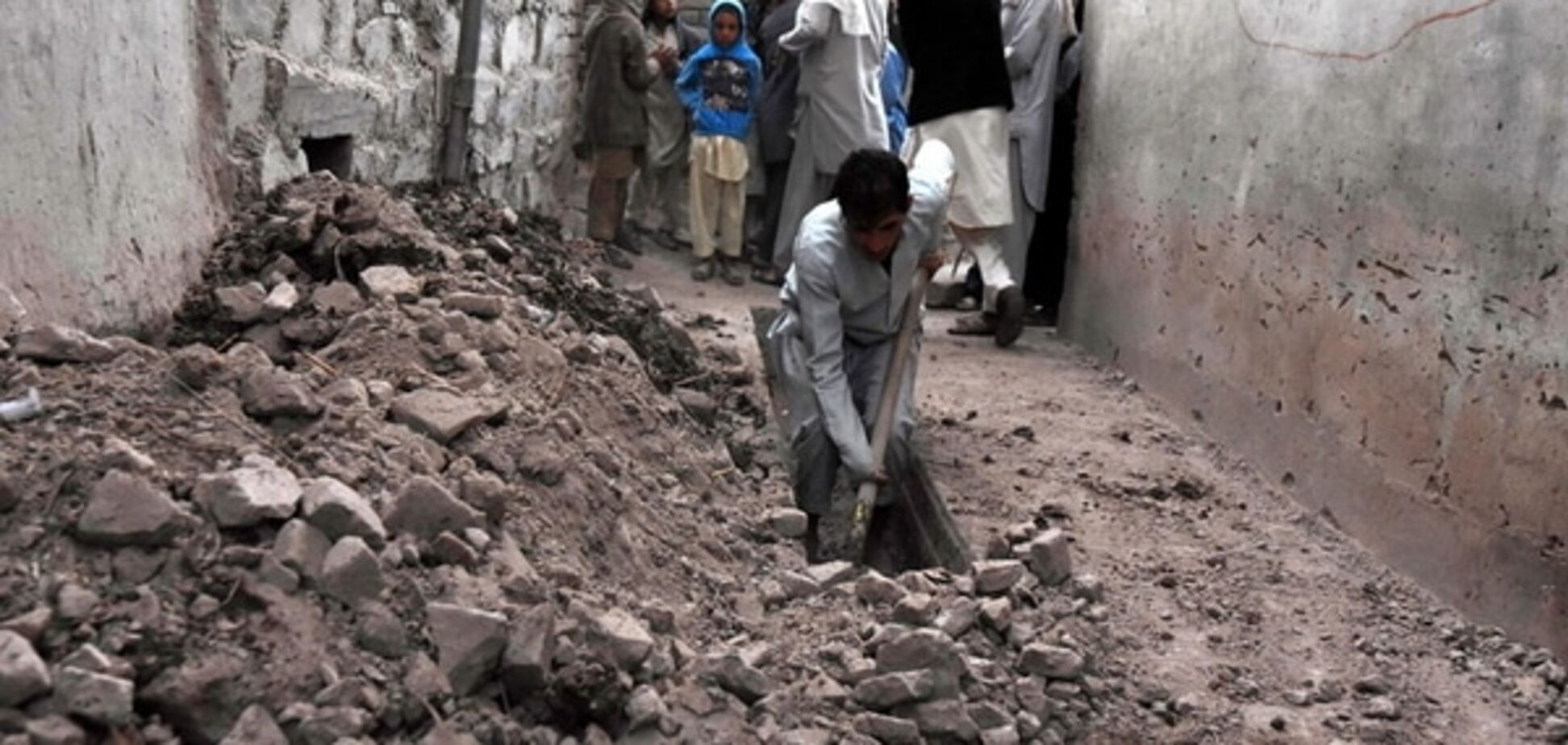 В Средней Азии неуклонно растет число жертв мощнейшего землетрясения