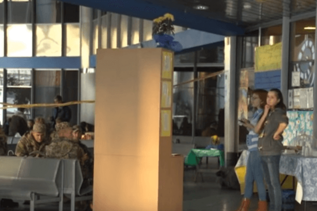 Бойцам АТО на вокзале в Киеве устроили теплую встречу: опубликовано видео