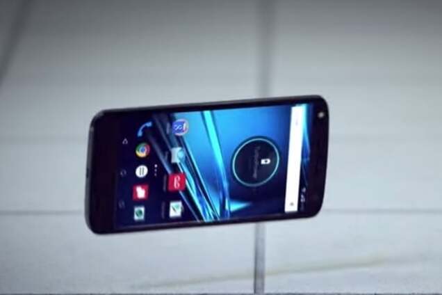 В США выпустили первый в мире смартфон с непробивным экраном