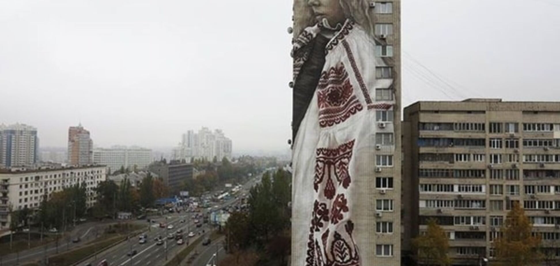 У Києві з'явився патріотичний мурал, присвячений жінкам