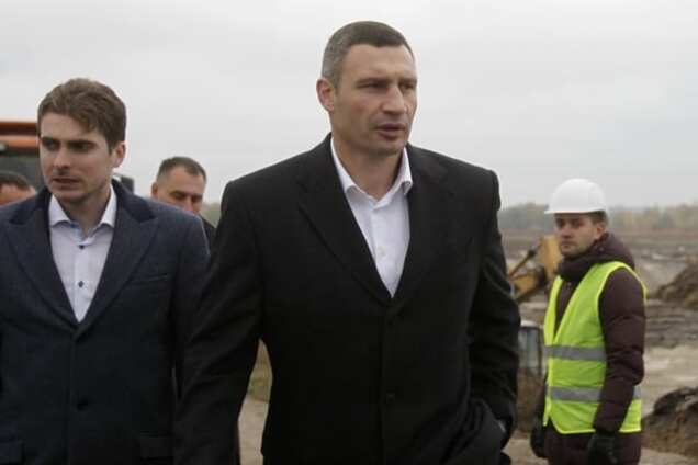 Кличко рассказал, когда на Дарнице исчезнет неприятный запах