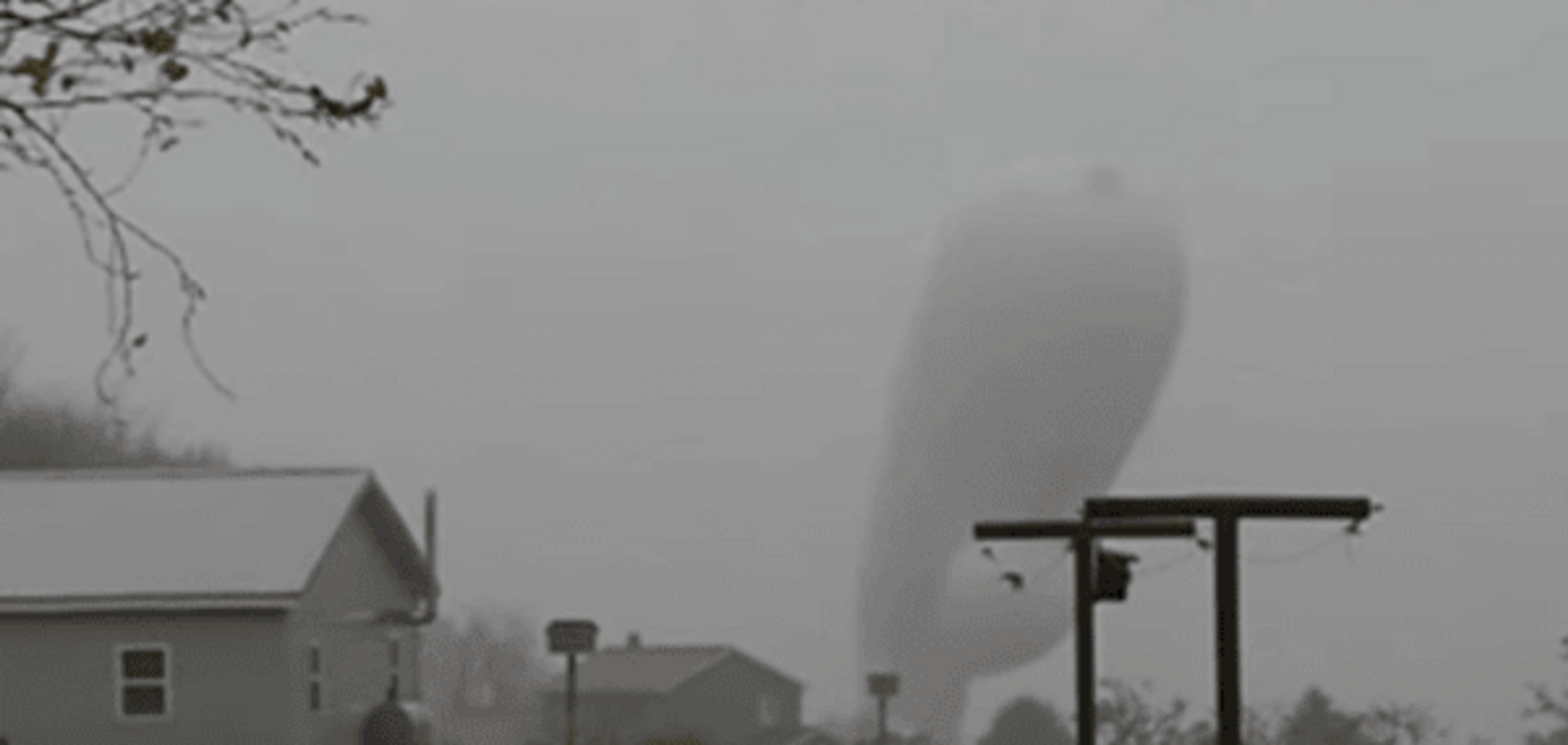 В США рухнул неуправляемый 34-метровый дирижабль-разведчик: видео крушения