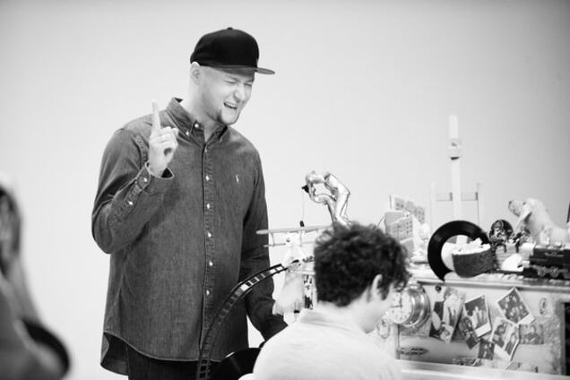 Хлывнюк и Шуров перепели 'Imagine' Джона Леннона ради детей Украины