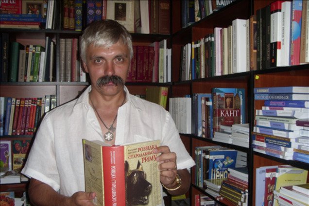 Корчинський: директора української бібліотеки в Москві заарештували через поетичну збірку