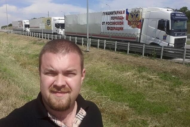 Навальный показал 'чучело', которое 'настучало' на директора Украинской библиотеки