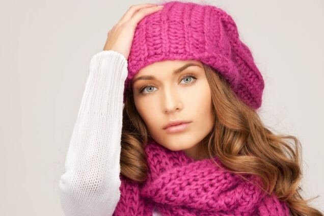 Украинский дизайнер поделилась лайфхаками, как стильно завязать шарф