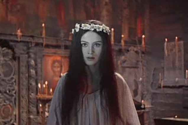 Скоро ведьм на кострах жечь будут: соцсети о вакханалии в Украинской библиотеке