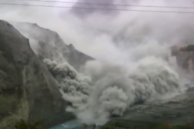 Грандиозный оползень в Пакистане попал в объектив камеры