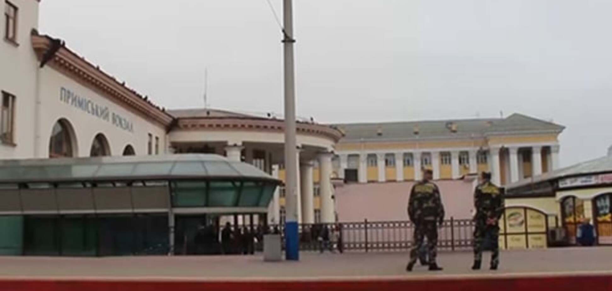 На киевском ж/д вокзале грабитель с ножом напал на женщину