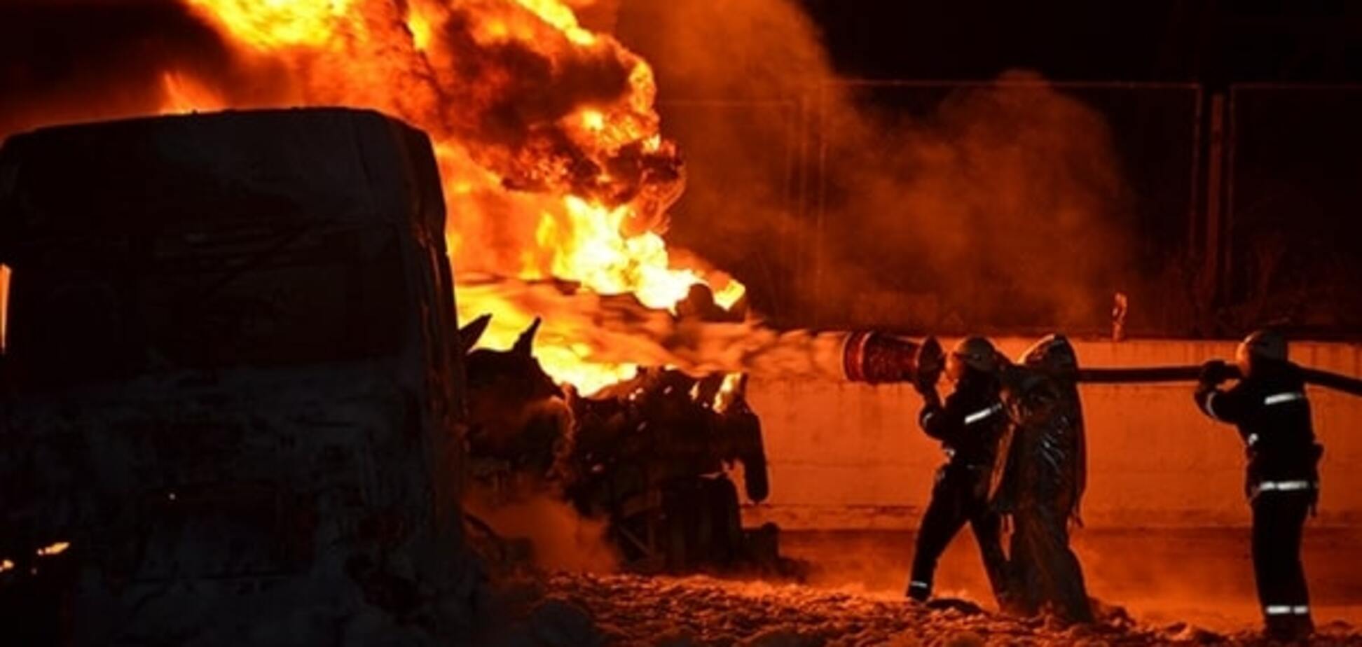 У Миколаєві палали бензовози на АЗС: є постраждалі