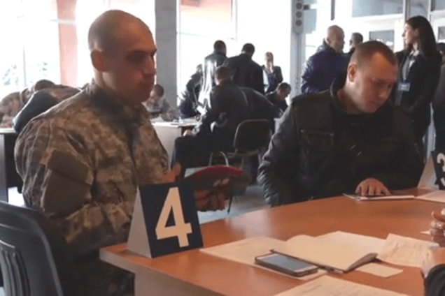 Идут воспитатели и участники АТО: в Черновцах начался набор в полицию