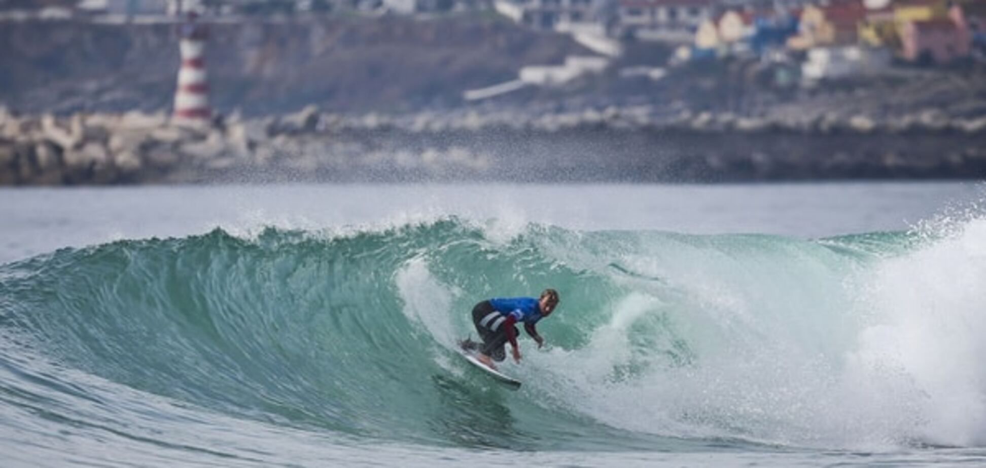 Оседлали волну высотою 30 метров: Португалия потрясла экстрим-шоу серфингистов. Фото и видеофакт