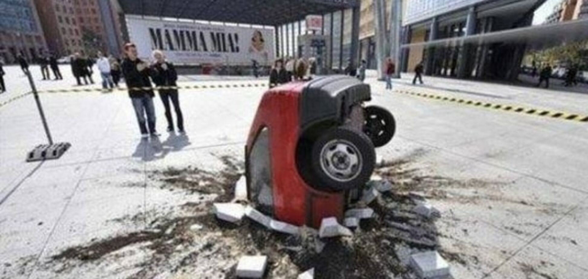 Опубликован Топ-25 самых нелепых аварий в мире