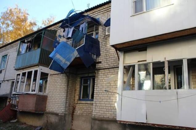 В Сватово взрывами повреждены школы, детсад, горсовет и сотни жилых домов