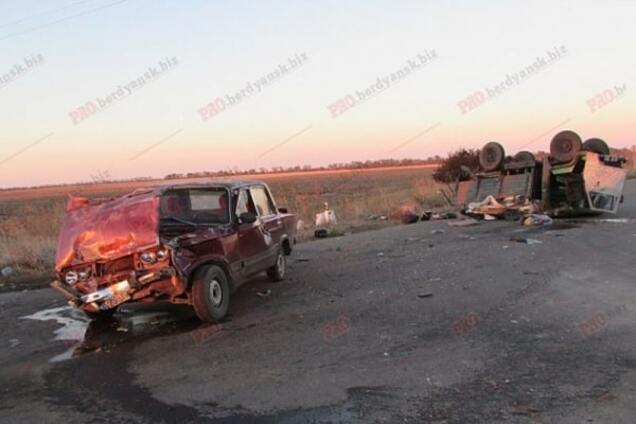 Серьезное ДТП под Бердянском: перевернулось авто с пограничниками