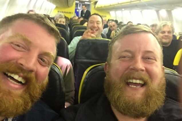 Вот так встреча: мужчина случайно нашел своего двойника в самолете