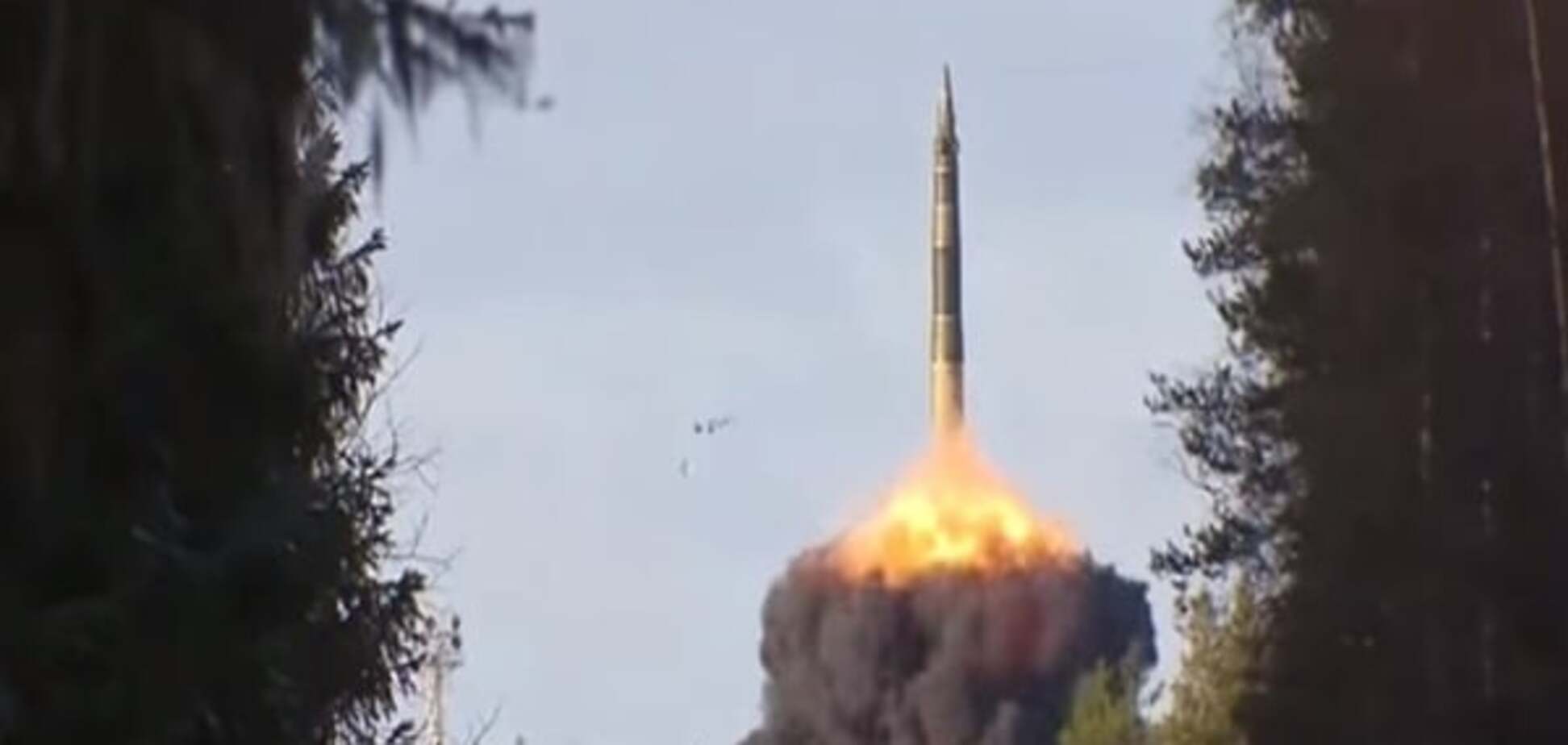 Сразу три стихии: Россия запустила ракеты с земли, моря и воздуха - видеофакты