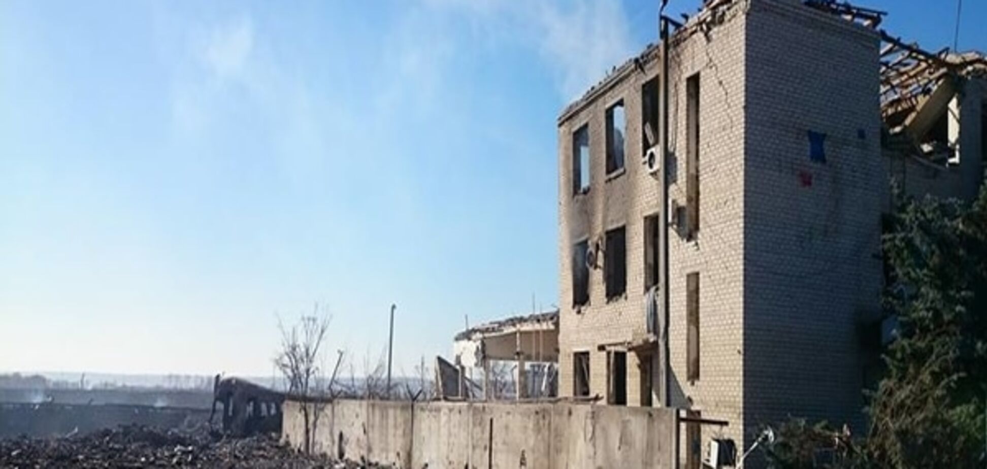 Пепелище: опубликованы фото последствий пожара на складе боеприпасов в Сватово
