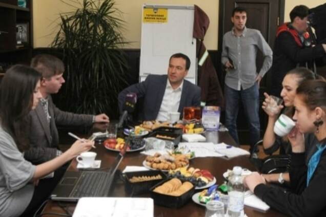 Зима близко: в Киеве приготовили более 700 единиц снегоуборочной техники с сигнальными маячками