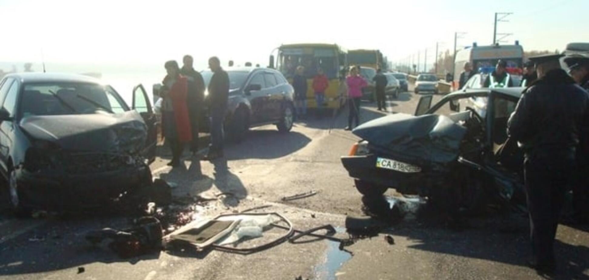 Смертельное ДТП парализовало движение на Черкасской дамбе: опубликованы фото