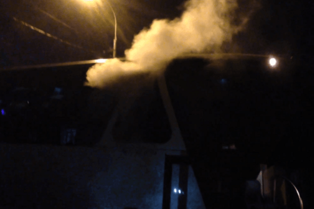 Автобус с российскими футболистами загорелся по дороге в аэропорт: видео инцидента