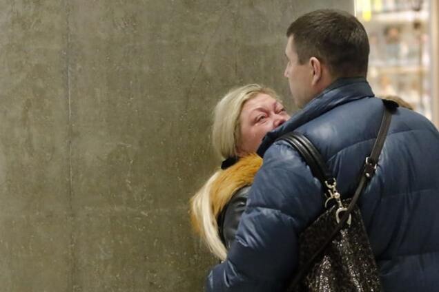 Россияне в трауре: в 'Пулково' собрались родные пассажиров Airbus-321