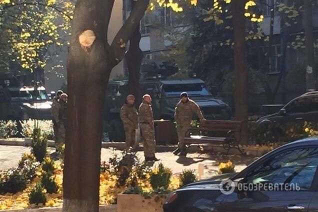 В Днепропетровске к дому и офису Корбана стянули бронетехнику