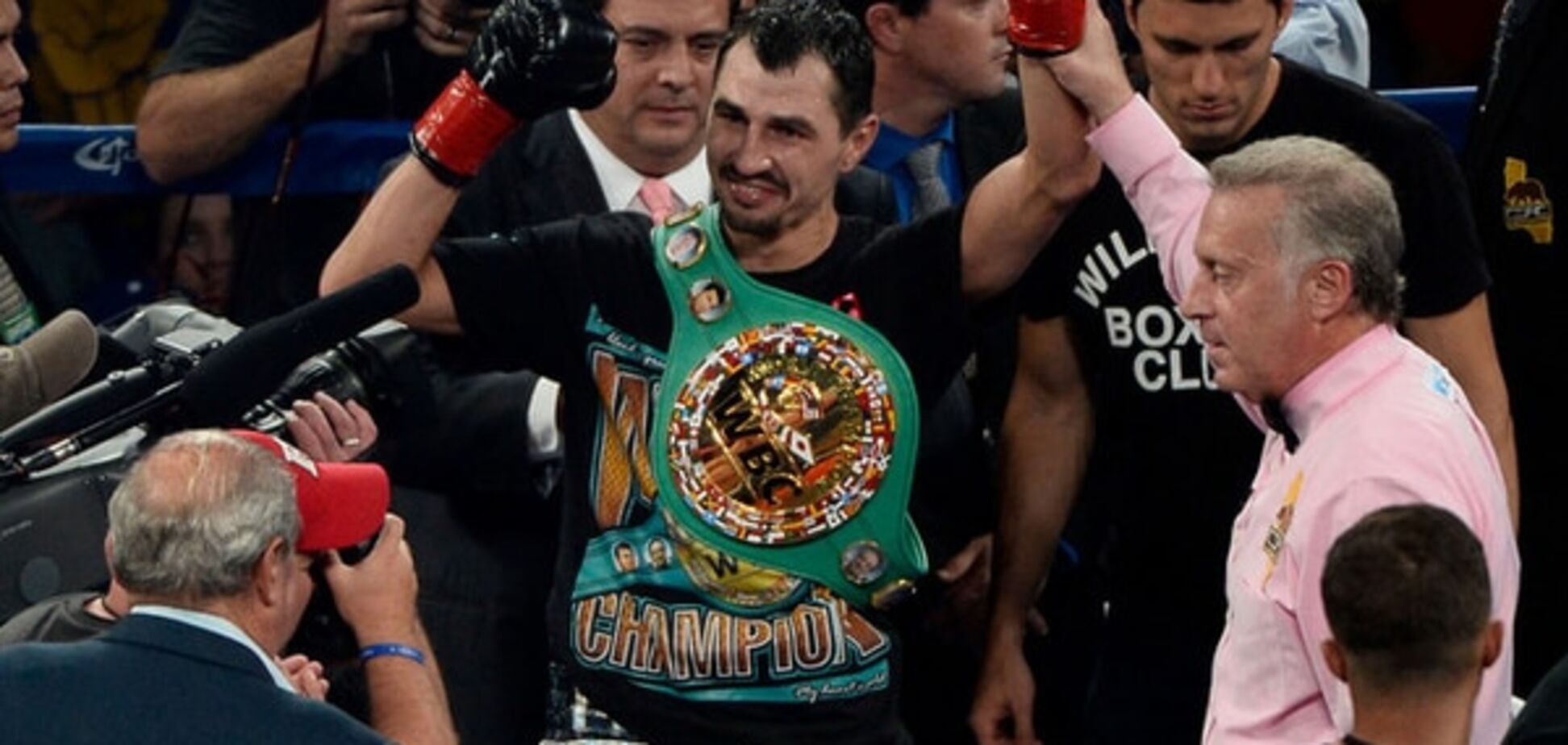Украинский боксер добыл сенсационную победу и стал чемпионом мира