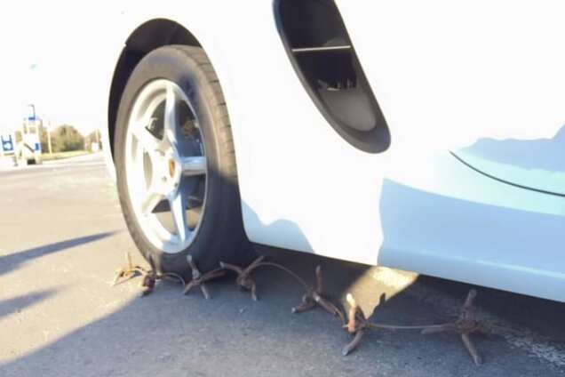 Блокада Крыма: парочка на Porsche пыталась прорваться через блокпост