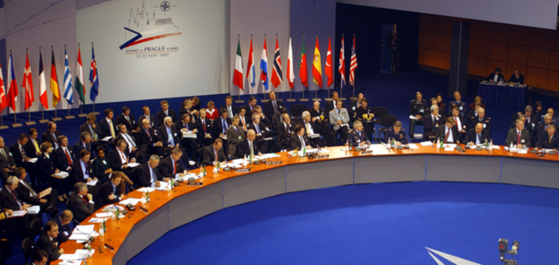 Совет НАТО потребовал от России прекратить бомбежки сирийских повстанцев