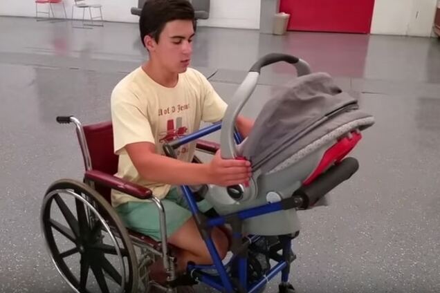 Подросток создал чудо-коляску, которая поможет мамам-инвалидам гулять с детьми