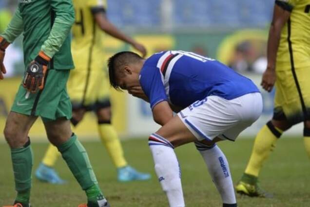 Аргентинский футболист шокировал промахом с 2-х метров: видео курьеза