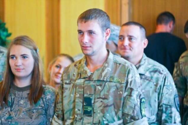 'Горько!': в Мариуполе поженились двое бойцов 'Донбасса'. Фотофакт