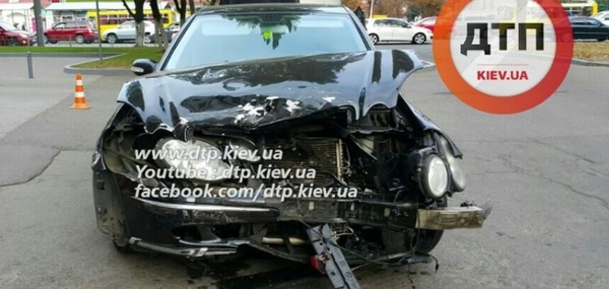 В Киеве утром столкнулись два автомобиля: есть пострадавшие
