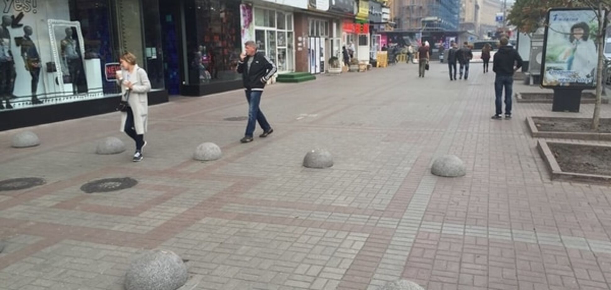 В соцсети раскритиковали полусферы на тротуарах Крещатика: шишек будет уйма