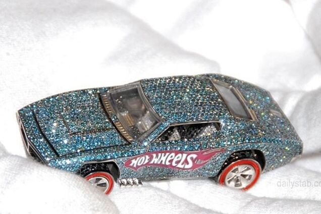 Самые дорогие игрушки в мире: алмазная машинка и пустышка из платины: опубликованы фото