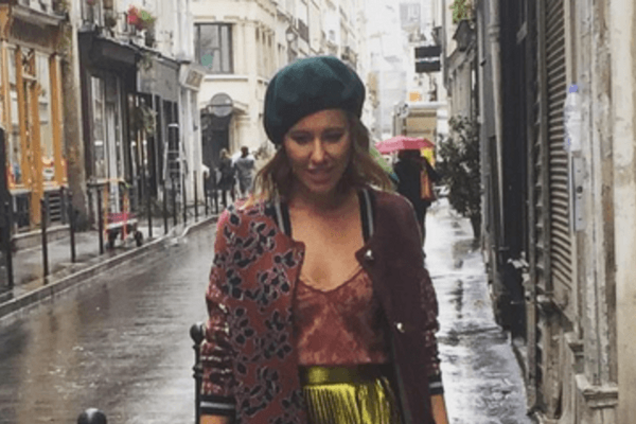 Модница Собчак прогулялась по Парижу в стильном образе