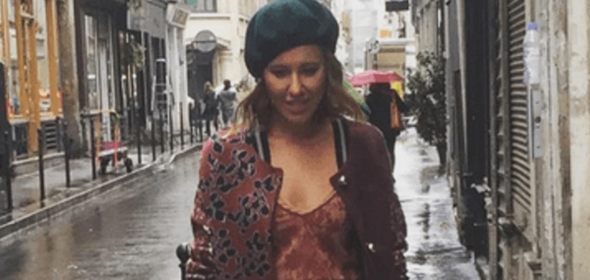 Модница Собчак прогулялась по Парижу в стильном образе